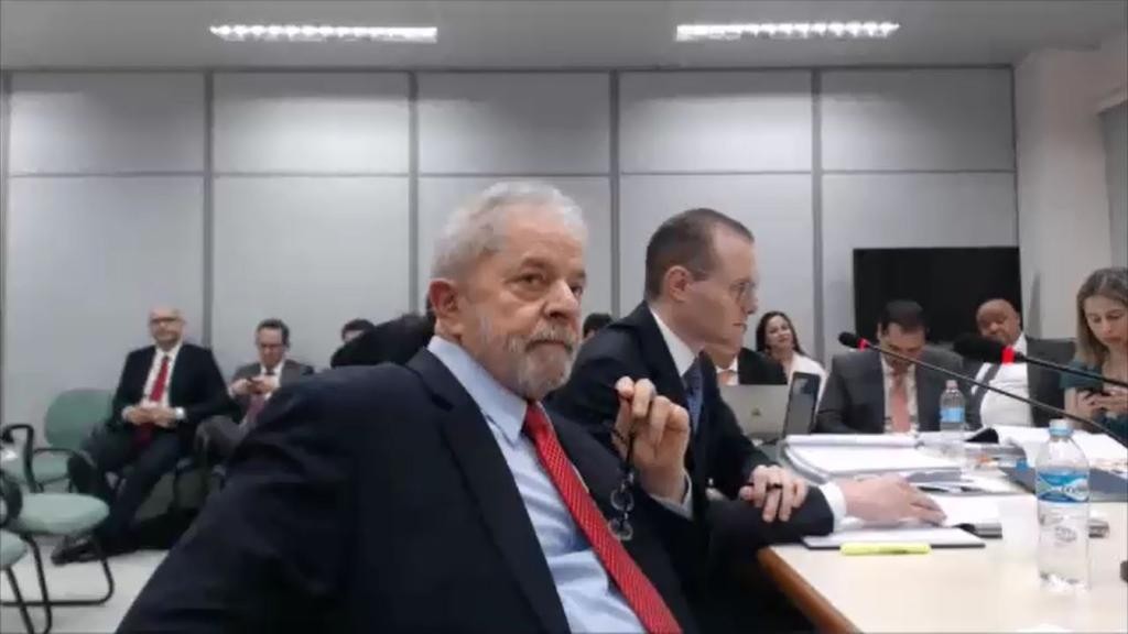 Lula: Escrever para não morrer de silêncio