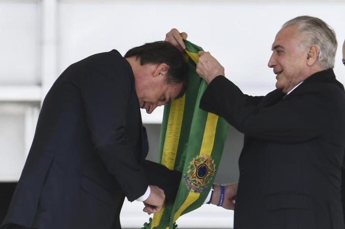 A  ESPETACULARIZAÇÃO AO VIVO DO CERIMONIAL DA POSSE